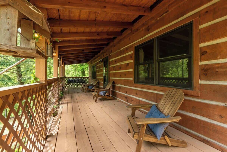 Terrace/patio 5, Outdoors Sleeps7 Family Getaway Fun Arcade, Hocking