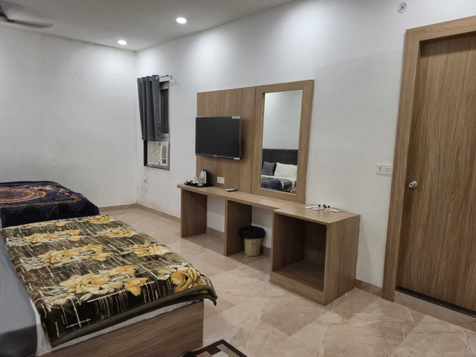 Bedroom 2, Hotel Siyaram, Faizabad