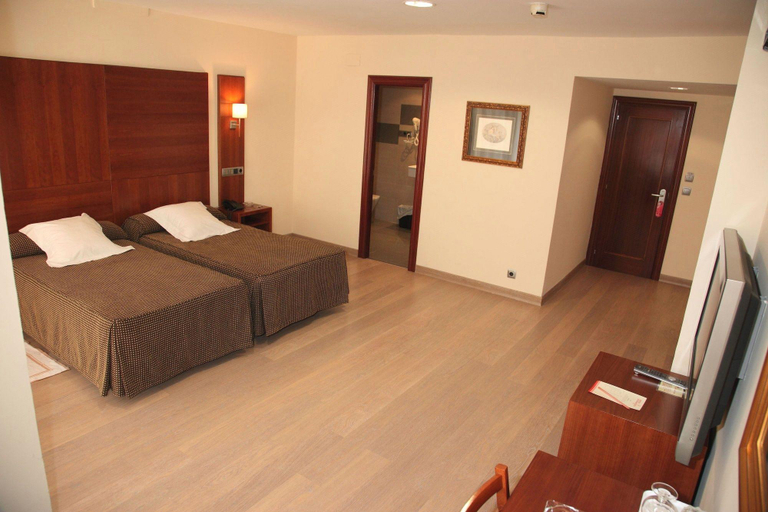 Bedroom 4, Hotel Cesaraugusta, Zaragoza