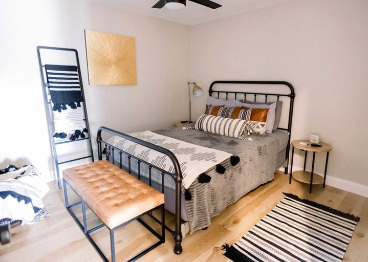 Room 3, Suite Dreams Condo for 4, Taney