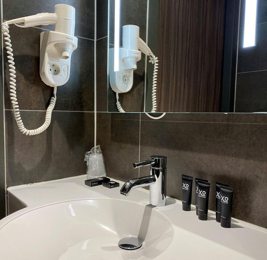 Bathroom 4, XO Hotels Infinity, Amsterdam