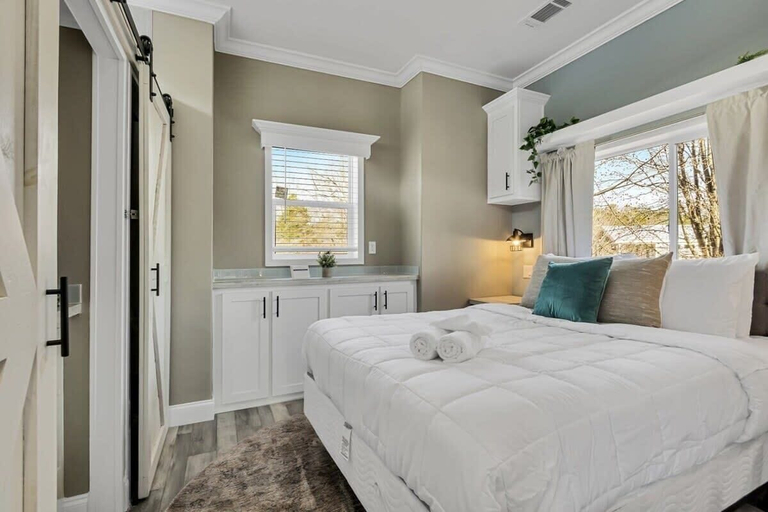 Room 3, Byrd 7 Nesting Nook, Madison