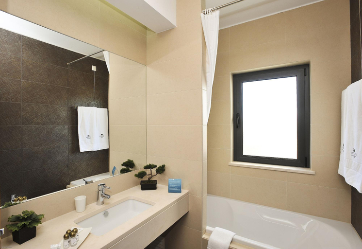 Bathroom 5, Vitor's Village, Lagoa
