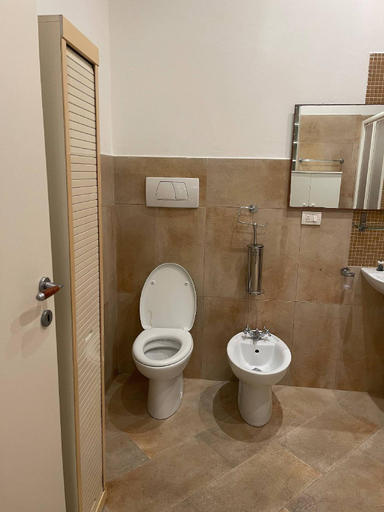 3, Charming Apartment of Bologna in University Area, Bologna