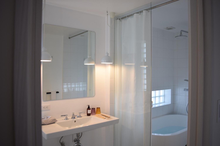 Bathroom 3, Blue Steak Wonder Chatan, Chatan