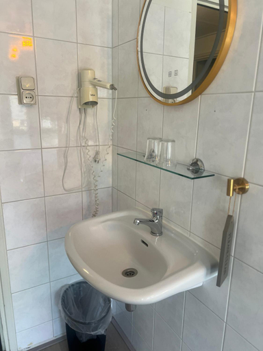 Bathroom 3, Hotel Eetcafé D´ Oldeheerd, Hardenberg