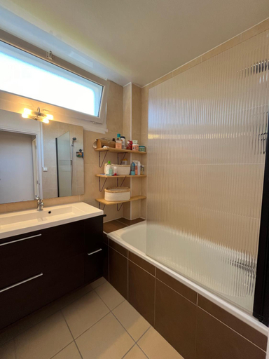Others 3, Chambre Lumineuse dans un appartement, Haute-Garonne