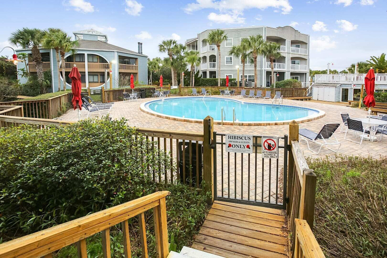 Pool 5, Ocean Gate I104, Saint Johns