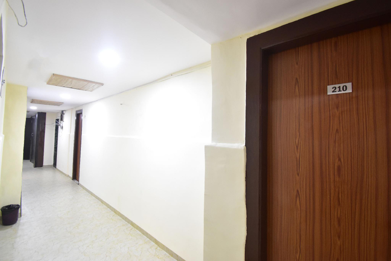 Public Area, Evergreen Hotel, Mumbai Suburban