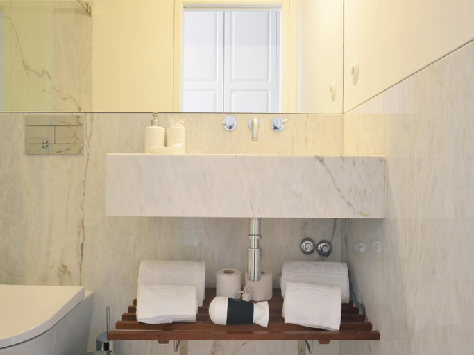 Bathroom 3, Modern apartment in Portos Vibrant Heart, Porto