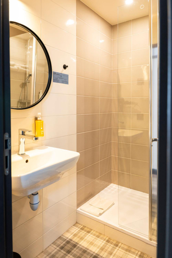 Bathroom 3, SUB Hotel, Hauts-de-Seine