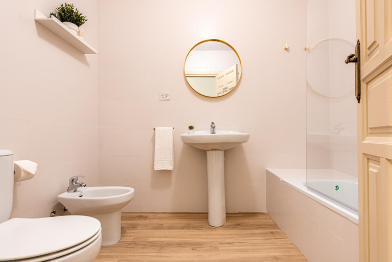 Bathroom 3, Casa de la Alegria, Granada