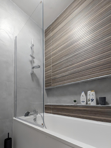 Bathroom 3, Two Bedroom Shepherds Bush Apartment, London