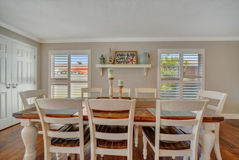 5, The Crown House 4b Pool Home 6 mins to IR Beach, Pinellas