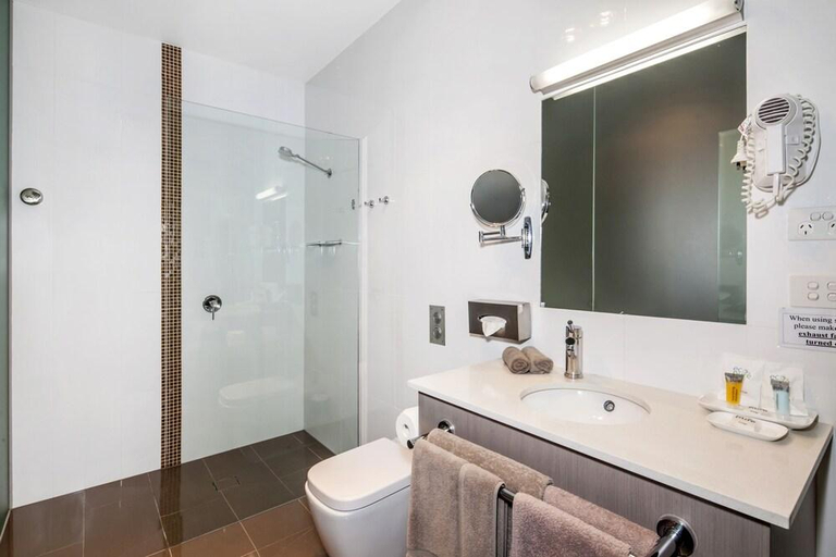 Bathroom 4, Quality Inn The George Hotel Ballarat, Ballarat  - Central