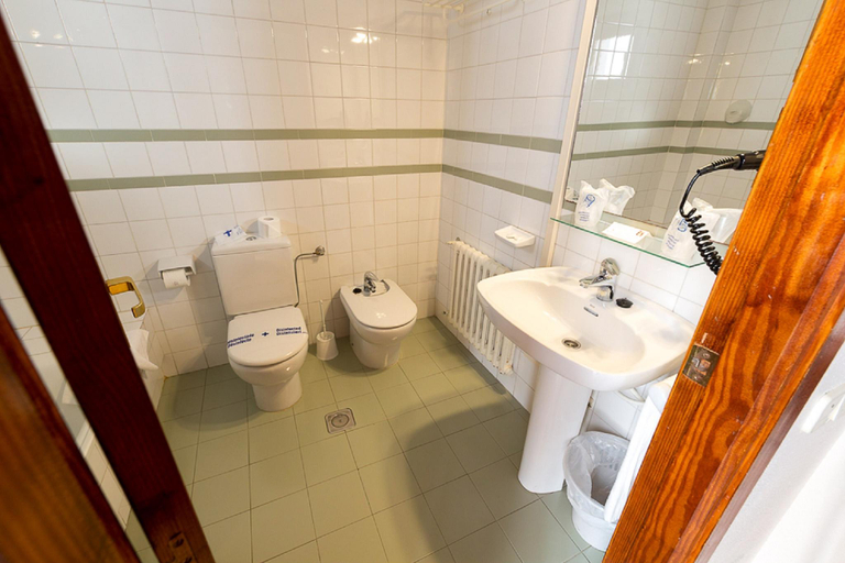 Bathroom 4, Villa Turistica de Cazorla, Jaén