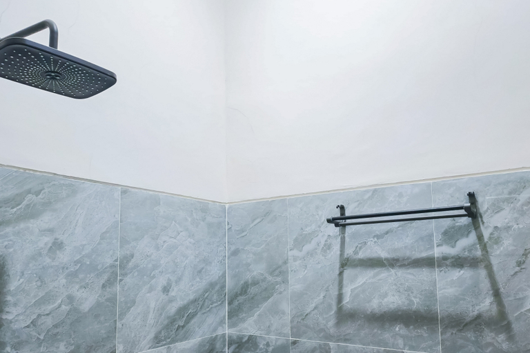 Bathroom 3, Urbanview SANT Hotel Syariah near Stasiun Tegal, Tegal