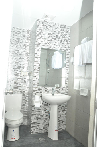 Bathroom, Royal Landmark Hotel, Yangon