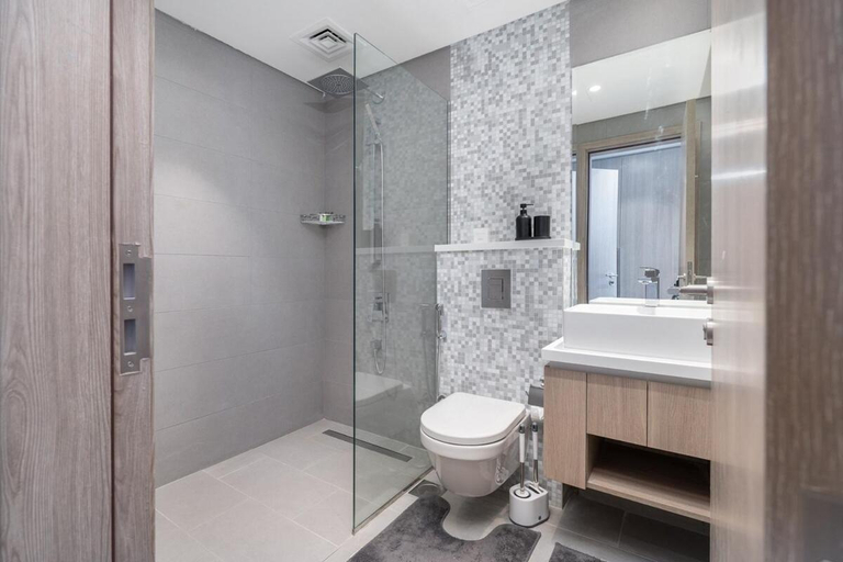 Bathroom 4, Modern 1BR in Dubai Marina with Stunning Views!, Dubai
