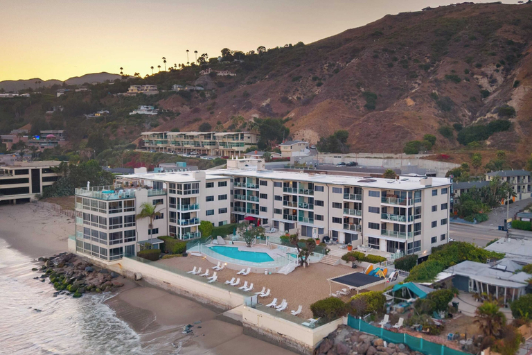 Interior 4, Oceanfront Gem w/ Balcony, Pool, Hot Tub & Carbon Beach Access Bluewater Haven by Avantstay, Los Angeles