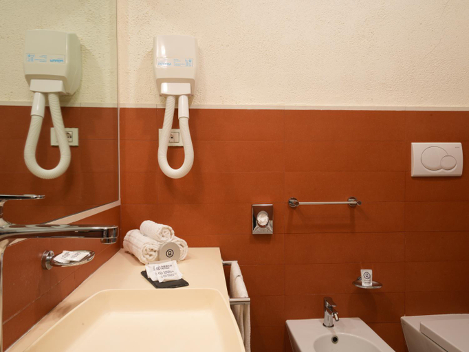 Bathroom 4, Gallipoli Resort, Lecce
