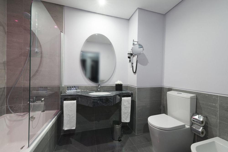 Bathroom 4, Vila Gale Porto Ribeira Hotel, Porto