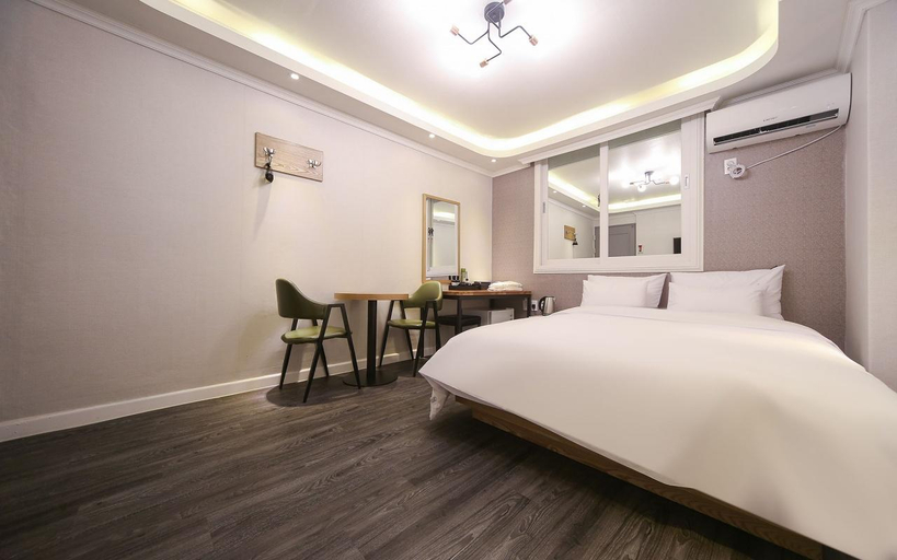 Bedroom 3, Munhwa Motel, Andong