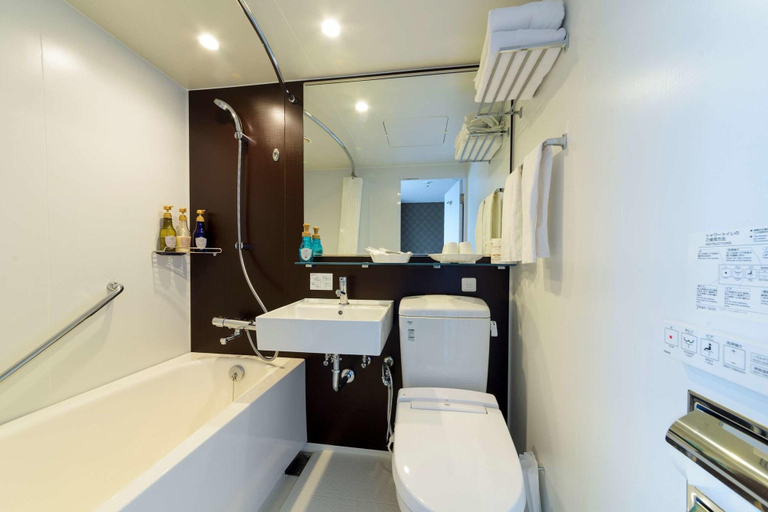 Bathroom 3, SureStay Plus by Best Western Shin-Osaka, Osaka