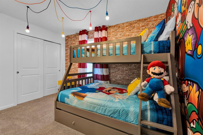 Room 5, Luxury Family Retreat 9 BE Pool & More, Osceola