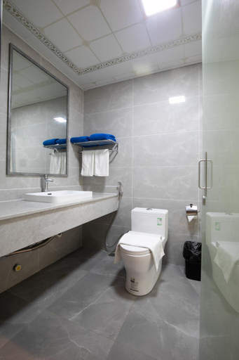 Bathroom 4, W Golf Resort, Oslob