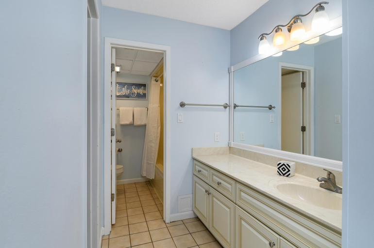Bathroom 3, Edgewater Villa 704 su-9111EDGEE60704EW-10253, Bay
