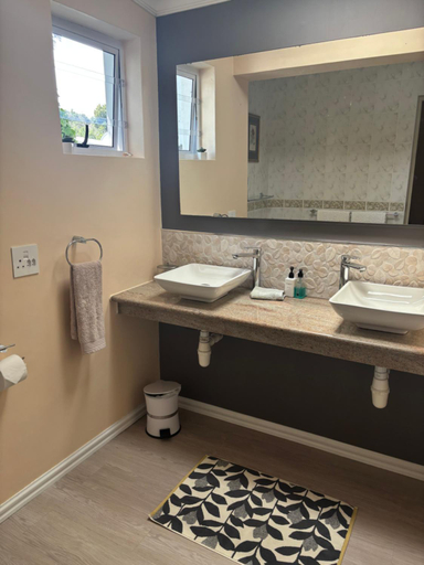 Bathroom 5, Edenwood House, Eden
