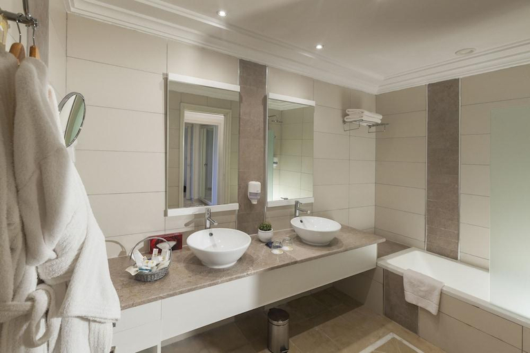 Bathroom, TUI BLUE Palm Beach Palace Djerba - Adults Only, Djerba Midoun