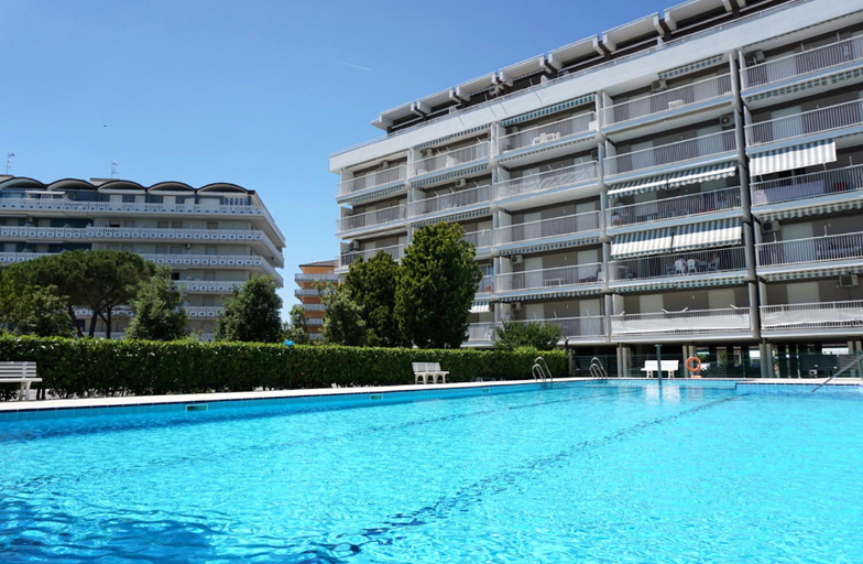 Sport & Beauty 4, Beautiful Apartment For 6 People-pool-terra, Venezia