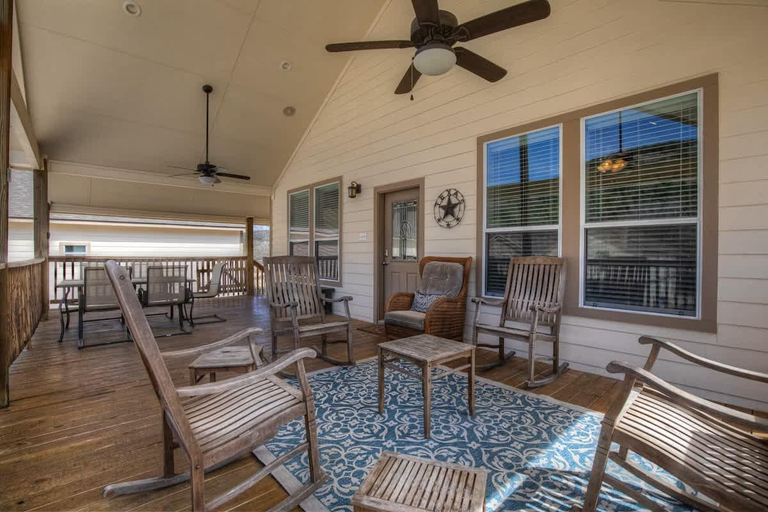 Entrance 2, Let's Go Tubing! Awesome House-Next to River!, Comal