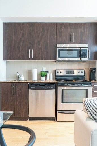 Room 5, Maple Suites Toronto Downtown, Toronto