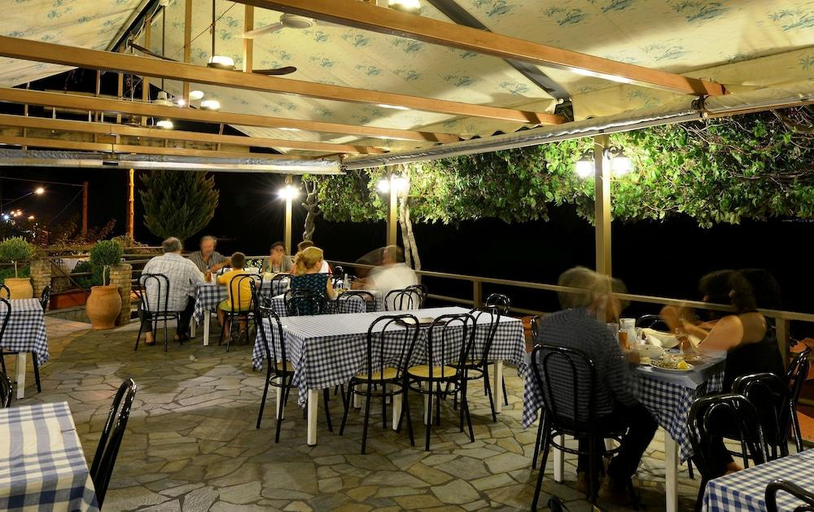 Food & Drinks 3, Pharos Rooms, Central Greece