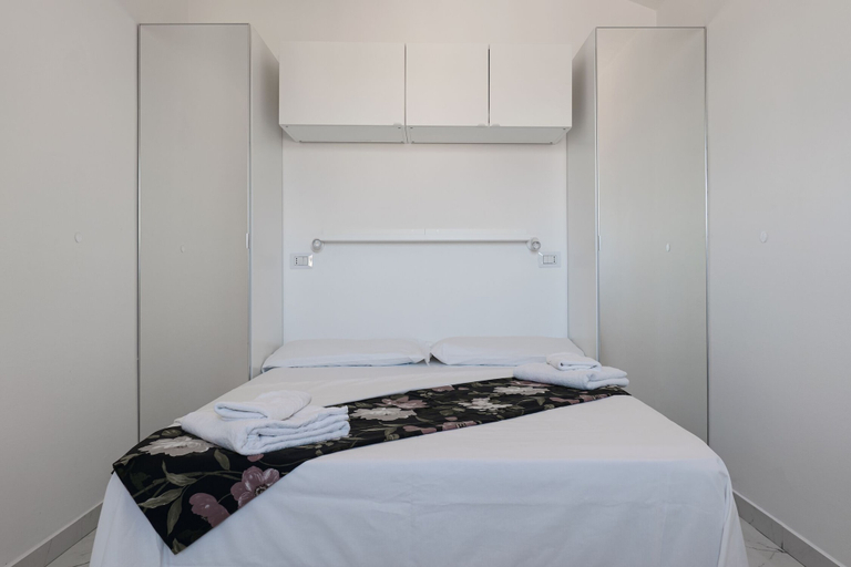 Bedroom 2, Saragozza Apartments, Bologna