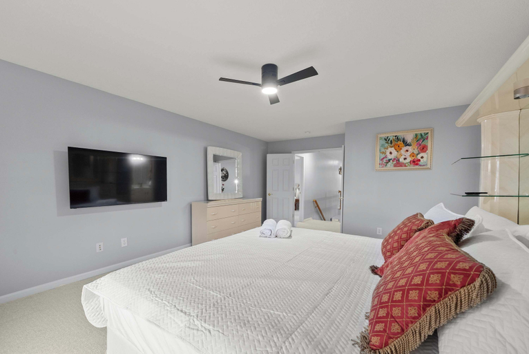 Room 4, Pickerington Haven Home for 10, Fairfield