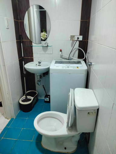 Bathroom 5, Modern Condo in Quezon City with Private Pool and City Views, Quezon City