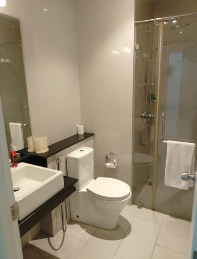 Bathroom 4, Hasara Oceanfront Apartments, Galle Four Gravets