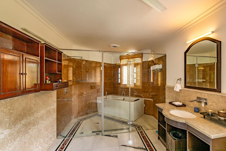 Bathroom 4, StayVista at Arhaan Farm, Delhi