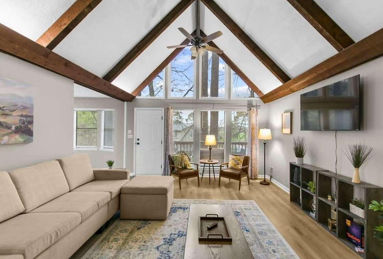 Living area 2, Valley Lake Gem, Jefferson