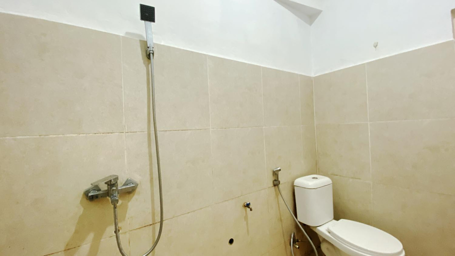 Bathroom 5, D'Hills Hotel Syariah, Bukittinggi