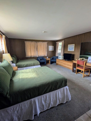 Bedroom 3, Cool City Motel, Manitowoc