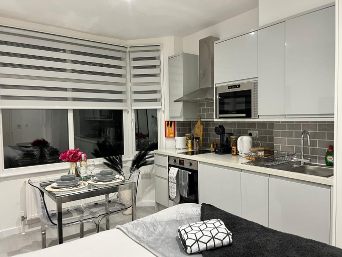 Room 2, Central Harrow 5 Studio Apartment Block, London