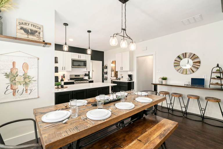 Dining 4, Windsor Farmhouse Family Fun, Yard & Fireplace, Weld
