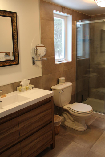 Bathroom, Auberge Aux Quatre Matins, Matawinie