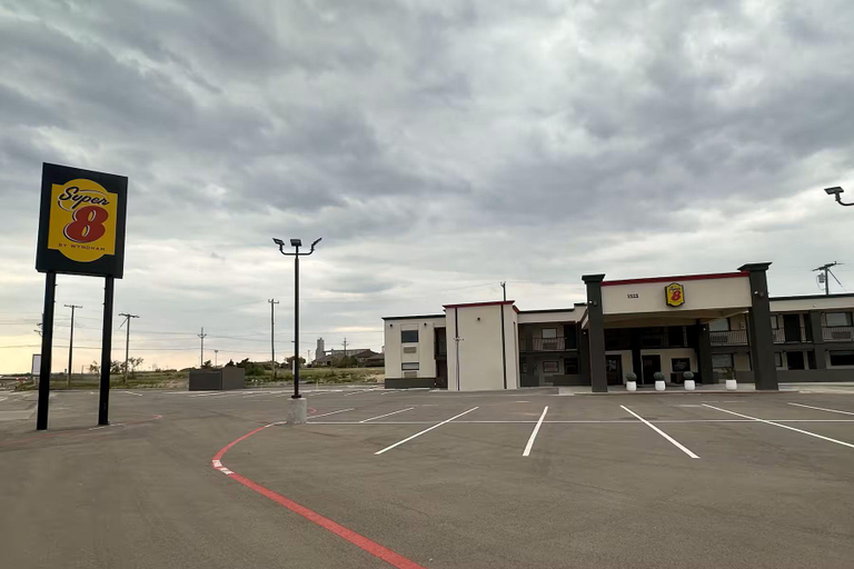 2, Super 8 BY Wyndham Lubbock Airport, Lubbock