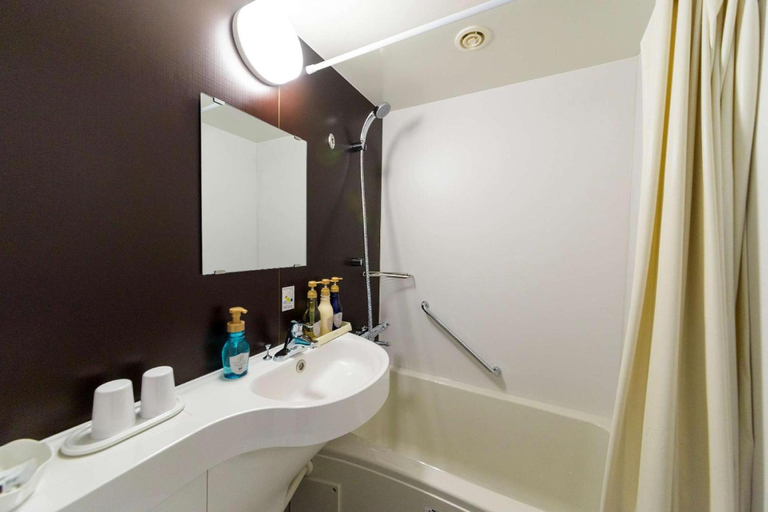 Bathroom 3, SureStay Plus by Best Western Shin-Osaka, Osaka